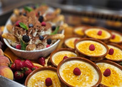 Nachtische in kleinen Töpfchen